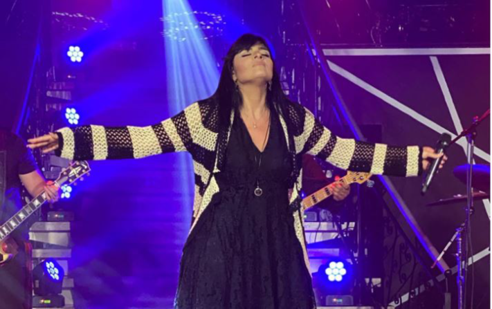 Fernanda Brum é a atração principal na 4ª edição do Jesus Vida Verão em Cariacica-ES, no sábado dia 18 próximo