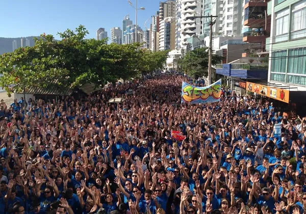 Pr. Jair Miotto participa da Marcha para Jesus em Balneário Camboriú com a presença do Presidente Bolsonaro
