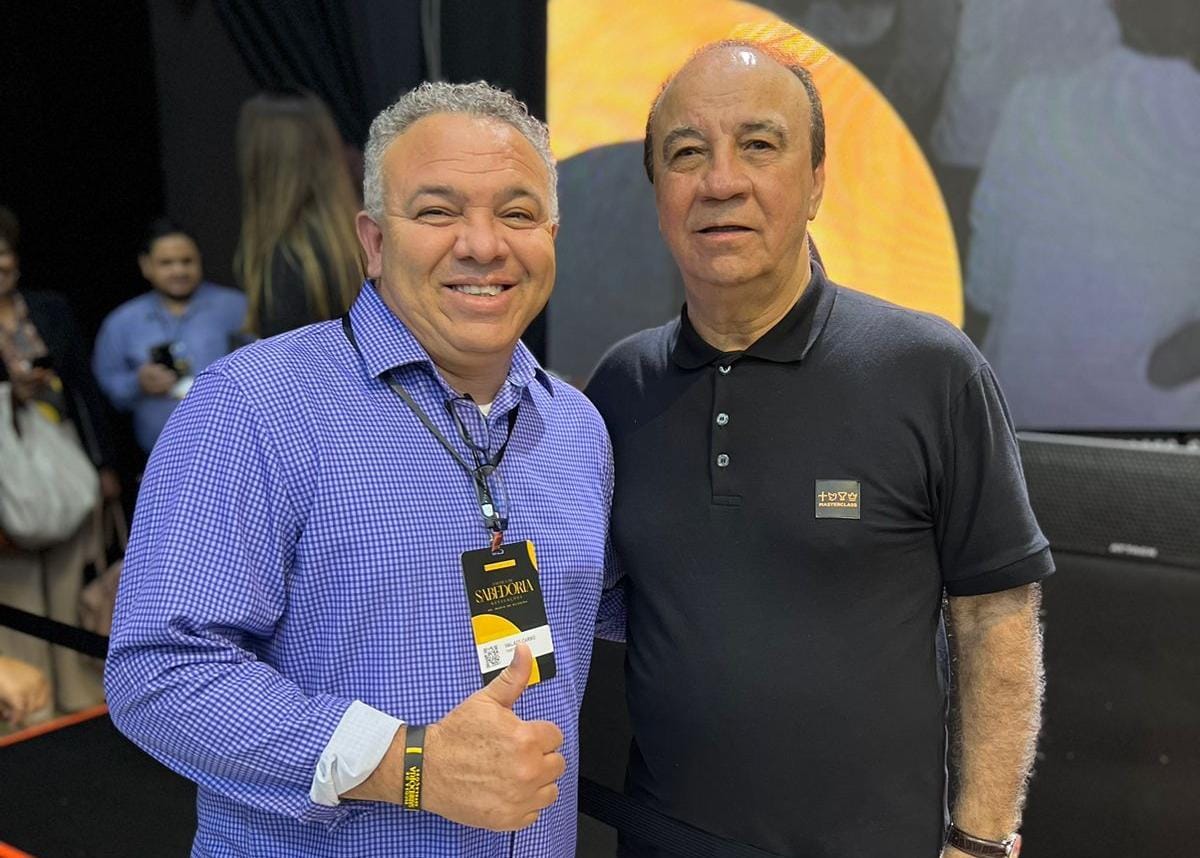 Pastor Walace Carmo da IEQ Peabody-USA viaja para o Brasil e participa do MasterClass, Escola de Sabedoria e Revelações