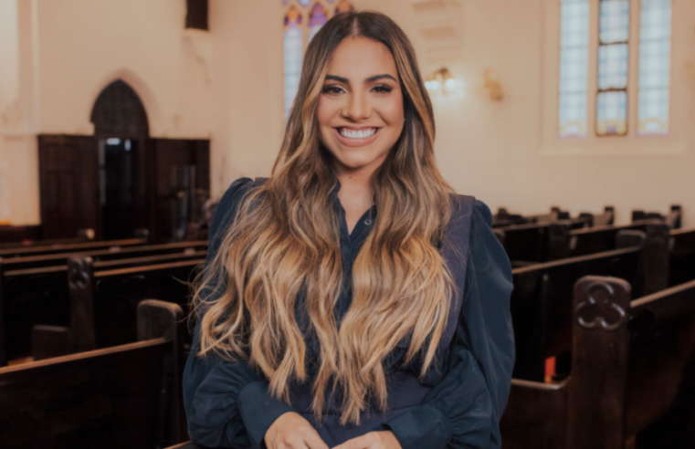 Gabriela Rocha lança o single inédito “Toda Terra”