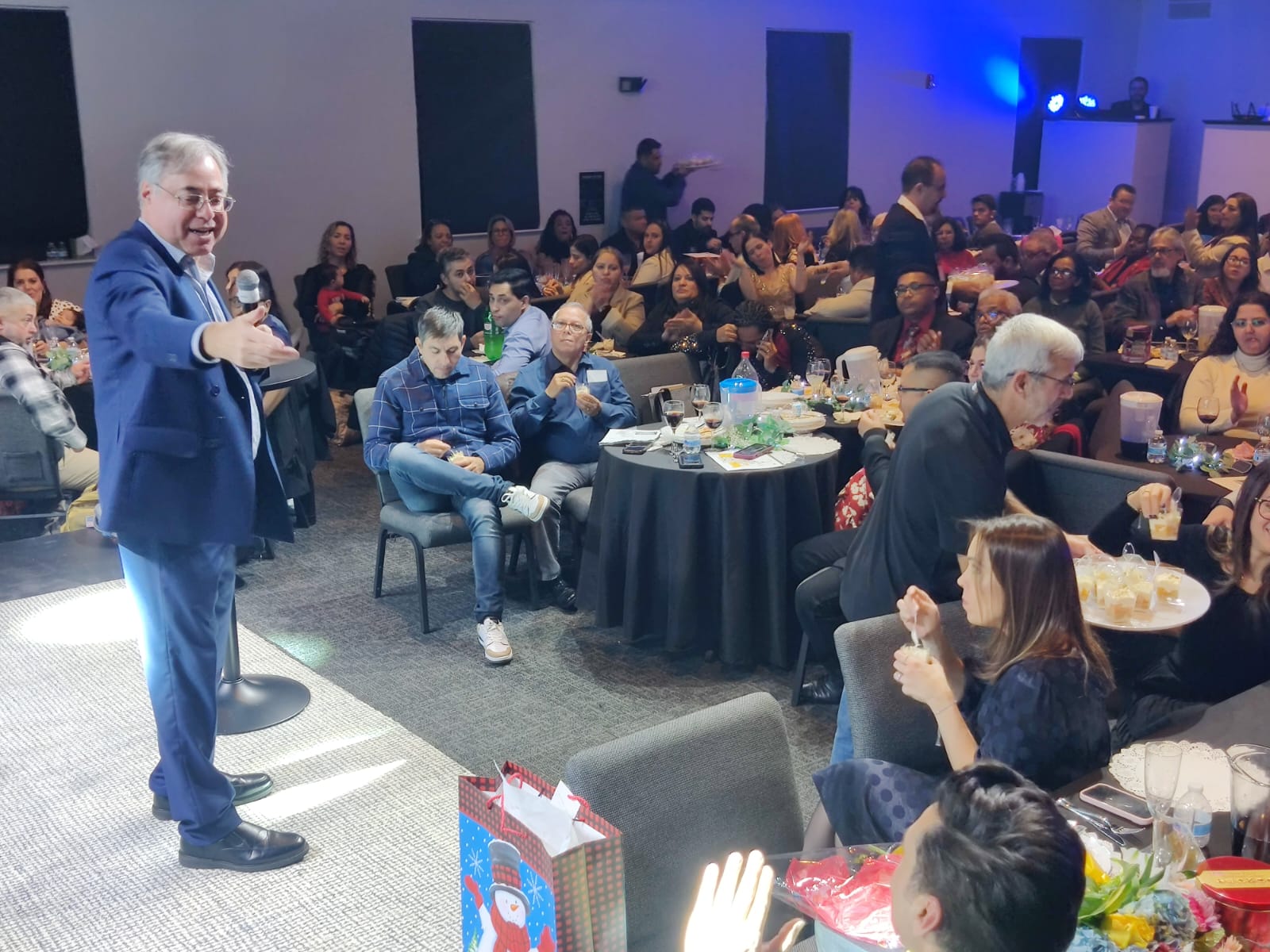 Os Pastores da IEQ do Norte dos EUA celebraram as muitas vitórias de 2024 em um Jantar de Confraternização