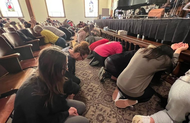 Avivamento em Universidades Americanas: Movimento Espiritual Ganha Força Entre Jovens