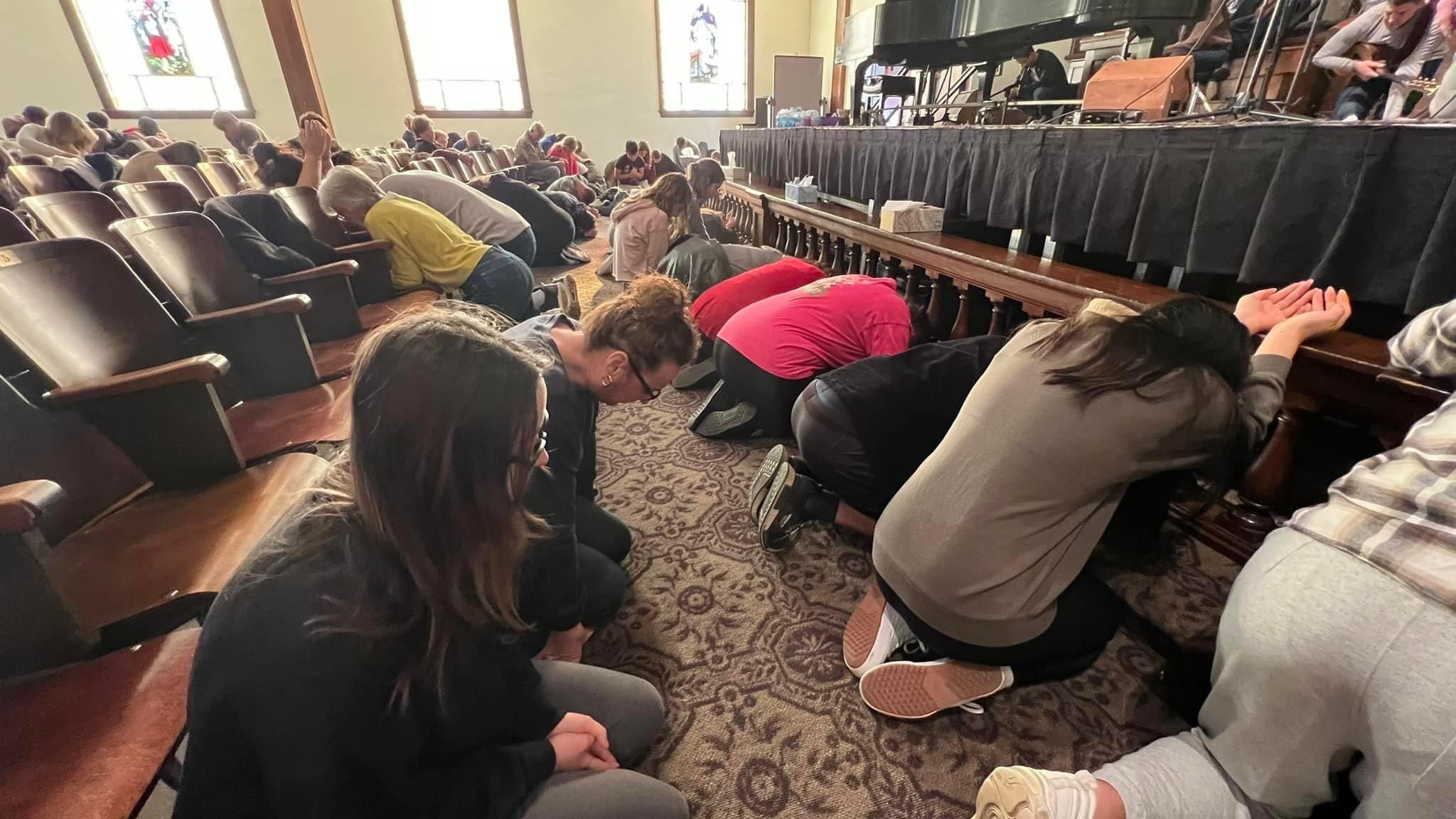 Avivamento em Universidades Americanas: Movimento Espiritual Ganha Força Entre Jovens
