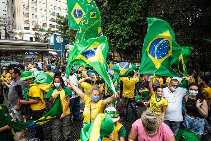 Manifestações tomam conta do Rio de Janeiro: Milhares de pessoas nas ruas
