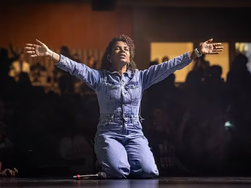 Nívea Soares apresenta nova versão ao vivo da canção “Rio”