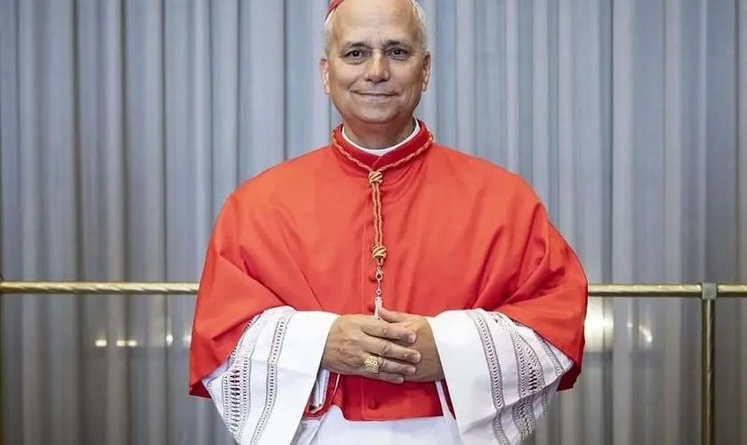O cardeal protodiácono, Dominique Mamberti, anunciou ao mundo o nome do novo pontífice